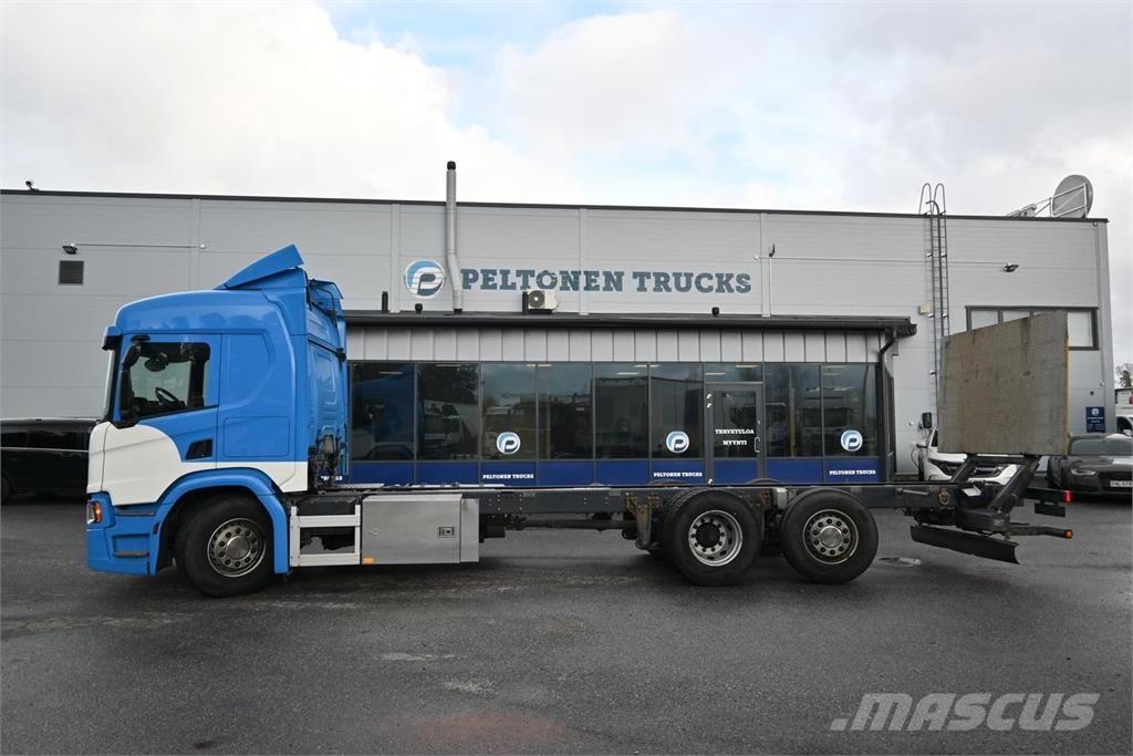 Scania P370 6x2*4 Camion cabina sasiu