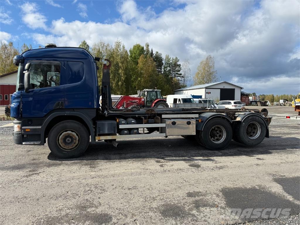 Scania P420 6x2 Camion cu carlig de ridicare