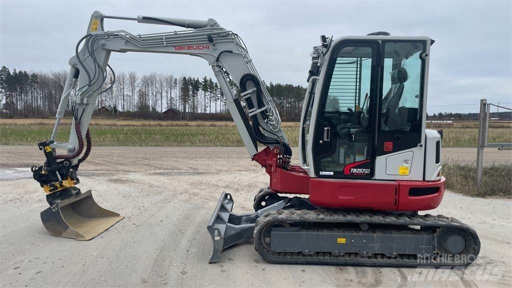 Takeuchi TB257FR Mini excavatoare < 7t