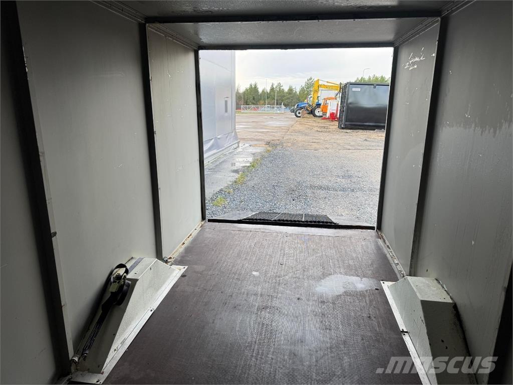  Umpiperäkärry Remorci usoare