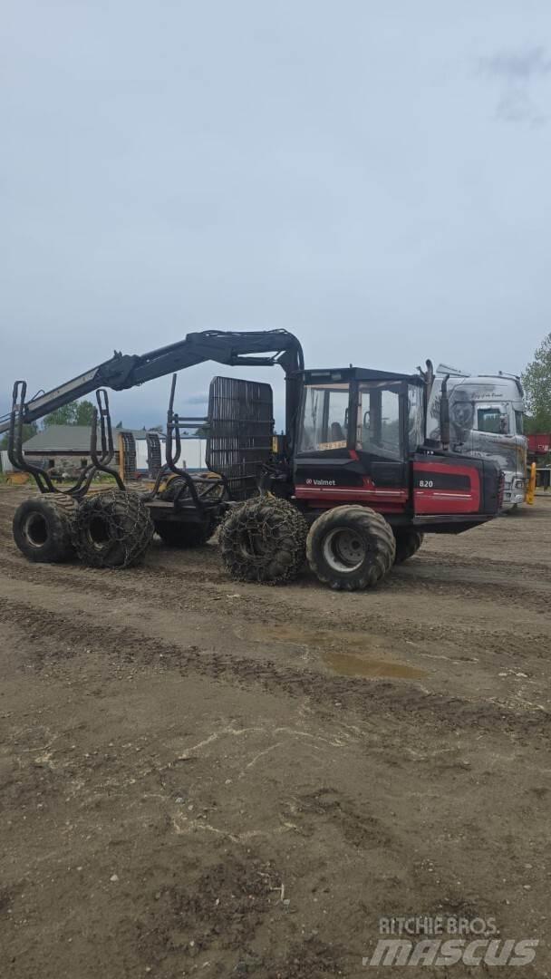 Valmet 820 Transportoare