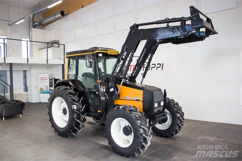 Valtra 800 Tractoare