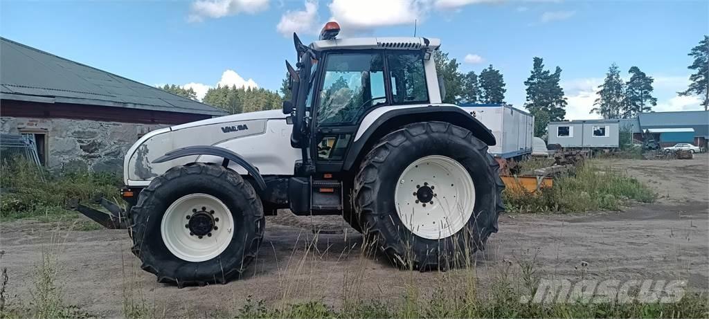 Valtra T 180 Tractoare