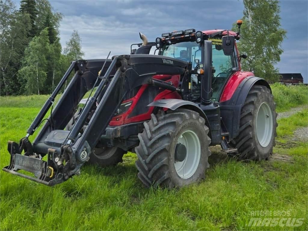 Valtra T144 Versu Tractoare
