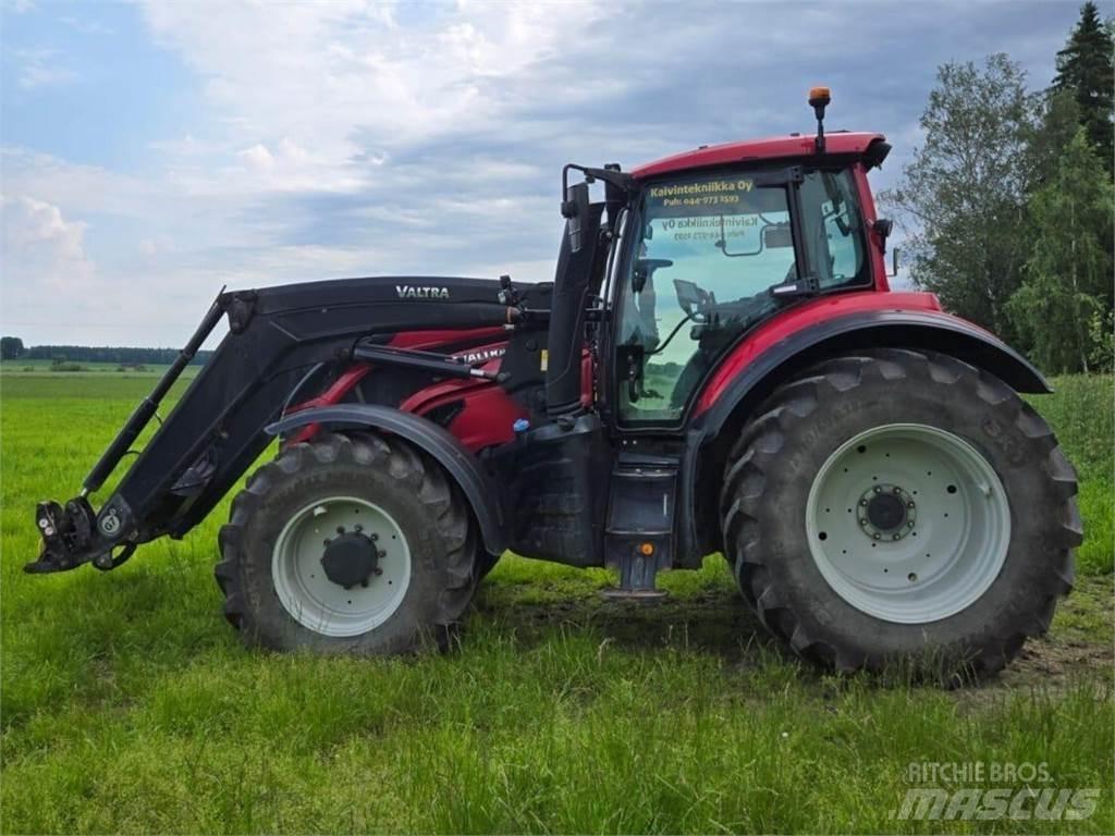 Valtra T144 Versu Tractoare