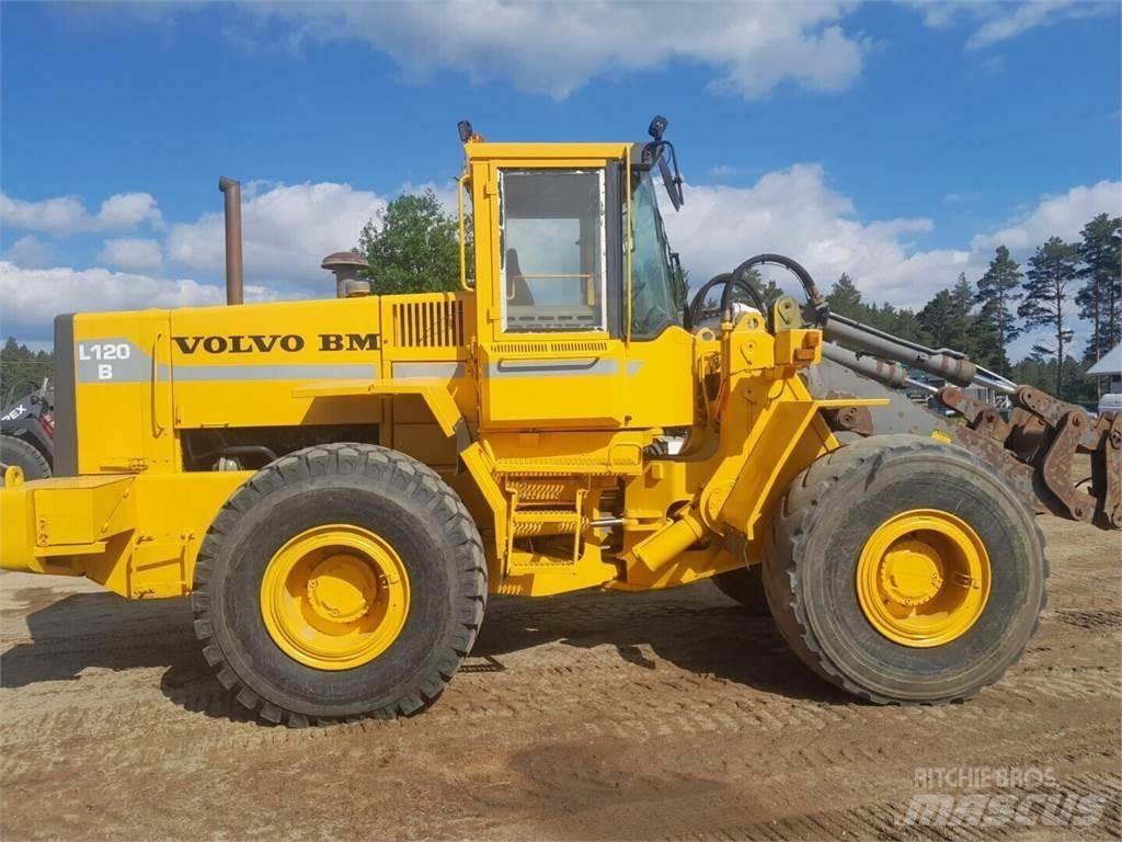 Volvo BM 120B Incarcator pe pneuri