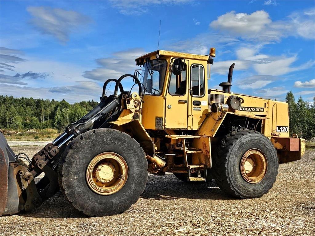 Volvo BM L120 Incarcator pe pneuri