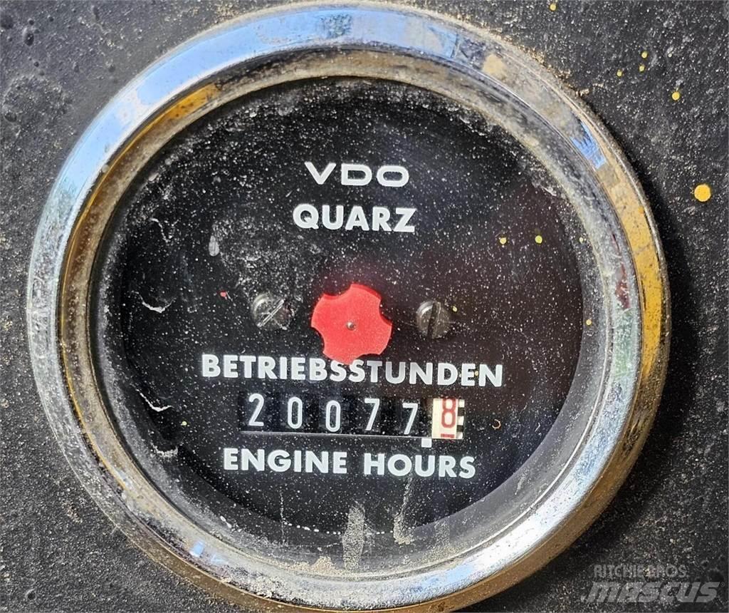 Volvo EW 200 Excavatoare cu roti