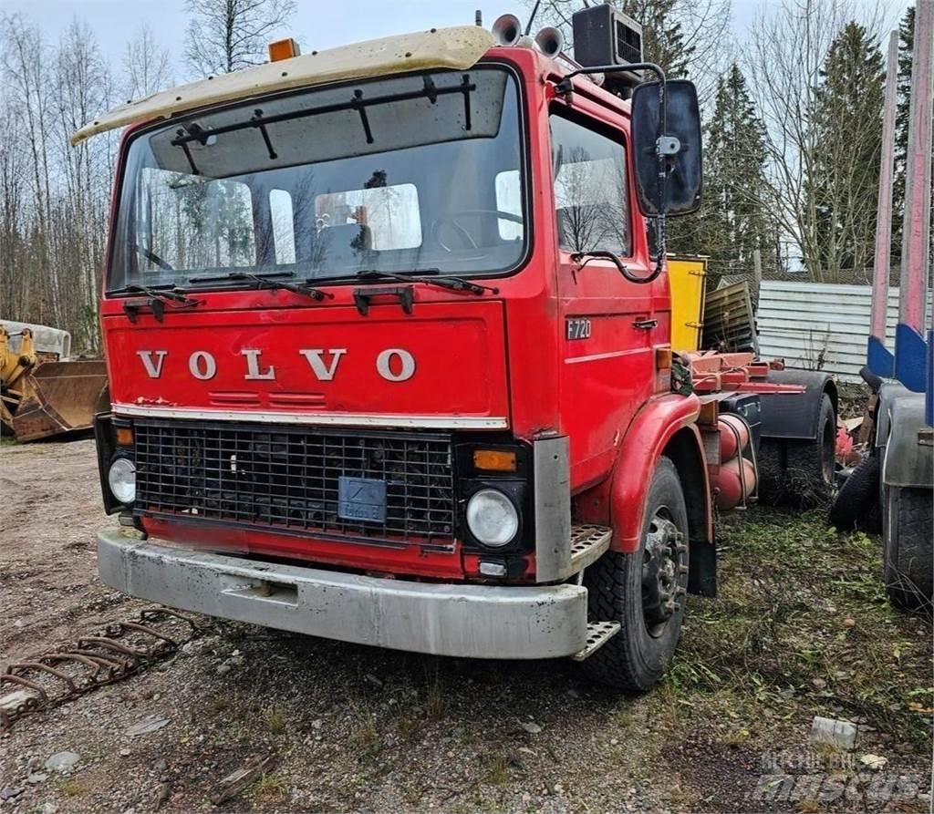 Volvo F720 Camion cu carlig de ridicare