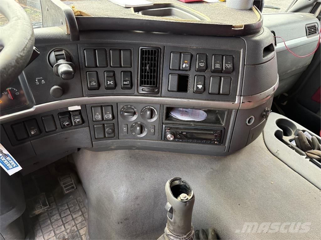 Volvo FM 12 8x4 Camion cu carlig de ridicare