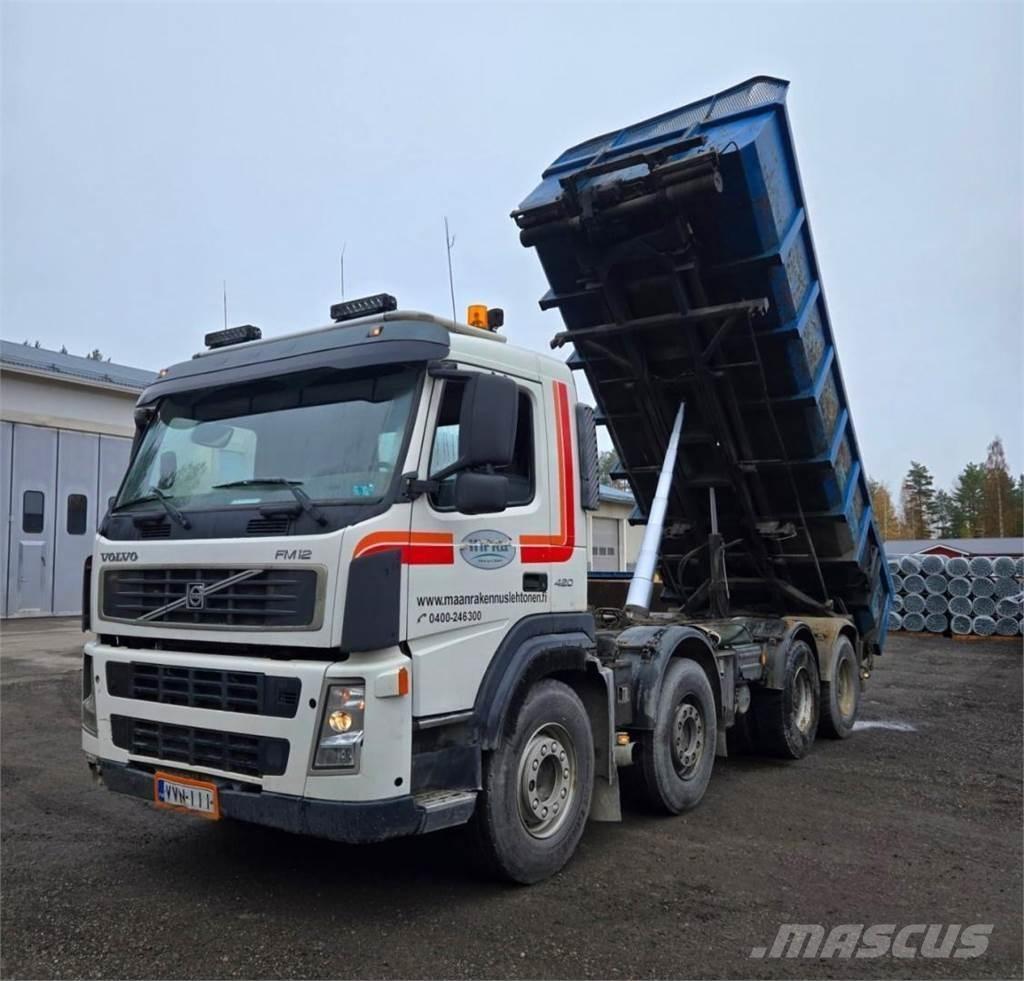 Volvo FM12 8X4 Camion cu carlig de ridicare