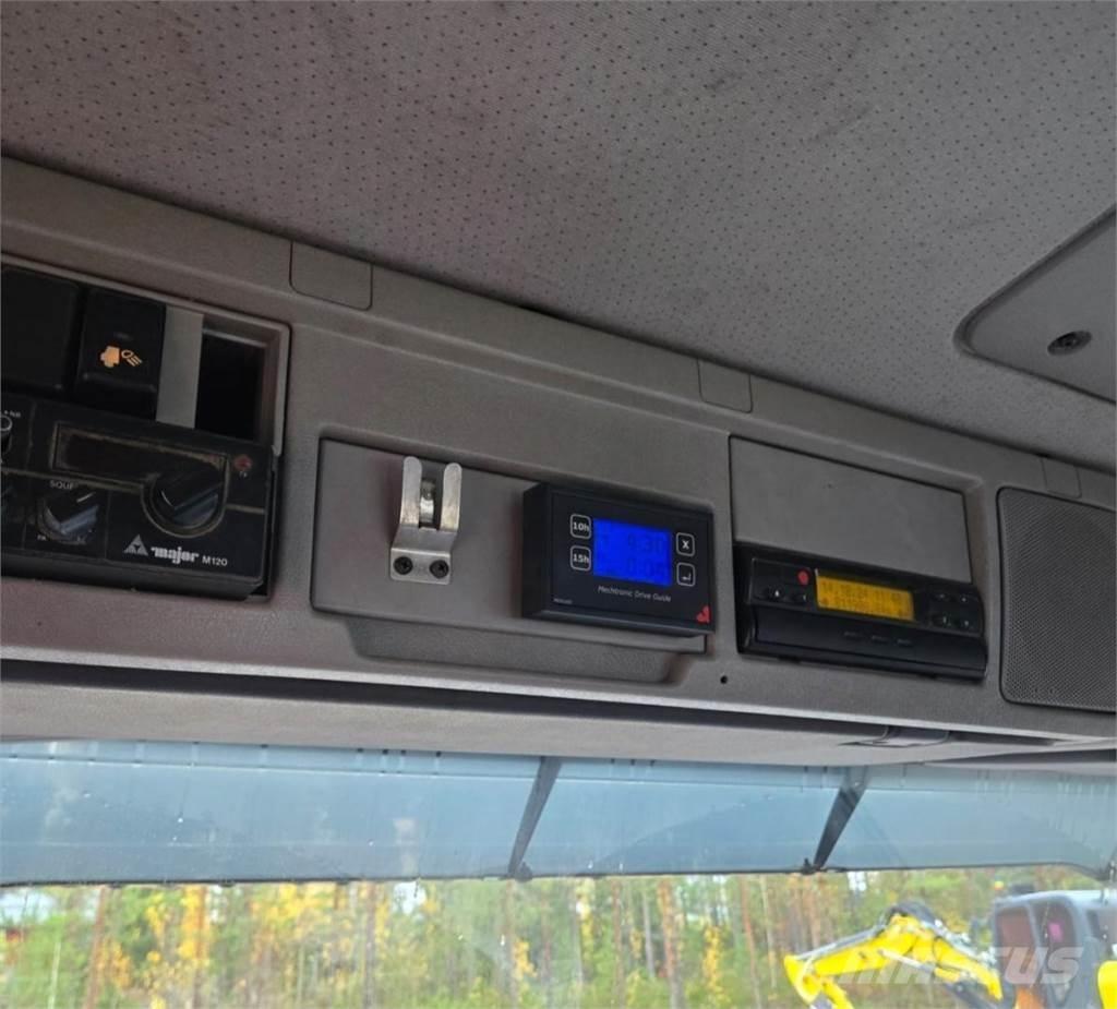 Volvo FM12 8X4 Camion cu carlig de ridicare