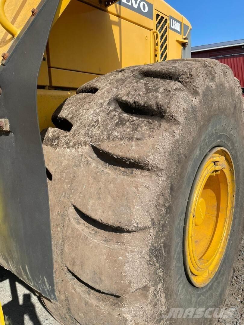 Volvo L180D Incarcator pe pneuri