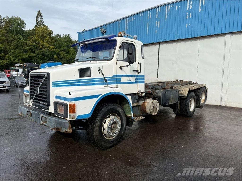 Volvo N10 6x2 Camion cu carlig de ridicare