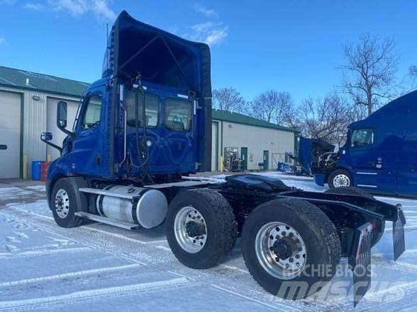 Freightliner CASCADIA 116 Autotractoare
