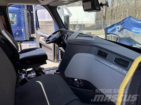 Freightliner CASCADIA 116 Autotractoare