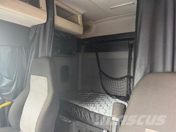 Freightliner CASCADIA 116 Autotractoare