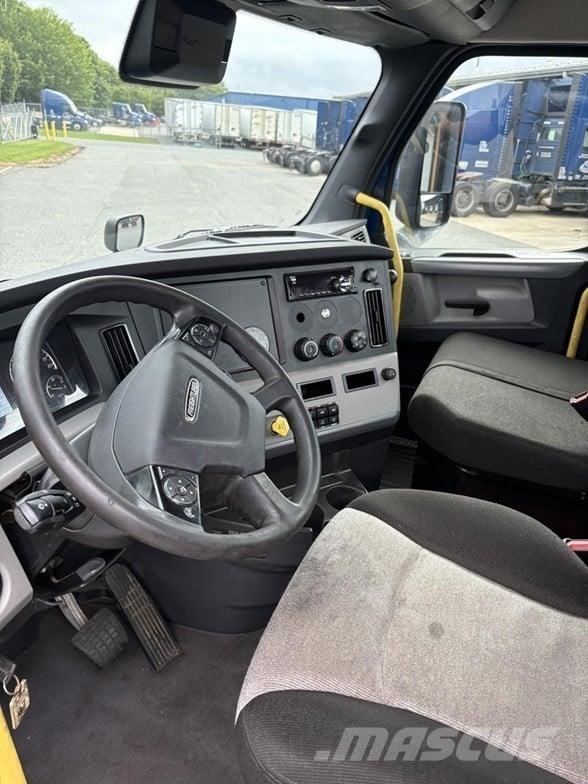 Freightliner CASCADIA 126 Autotractoare