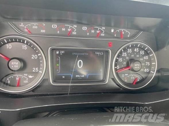 International LT Autotractoare