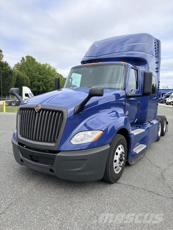 International LT Autotractoare