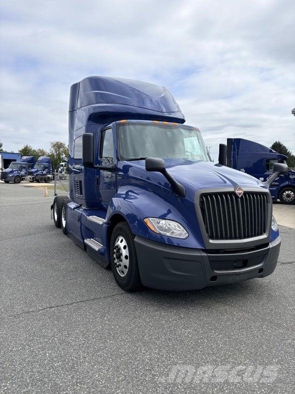 International LT Autotractoare