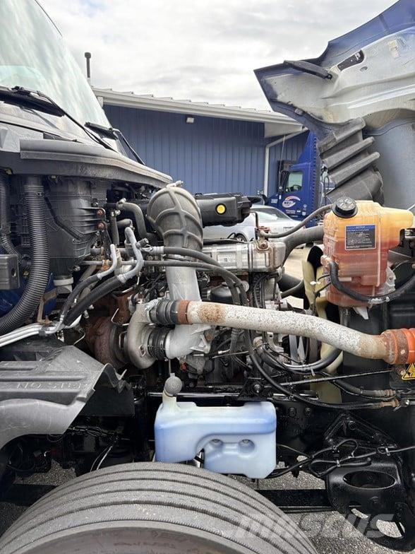 International LT Autotractoare