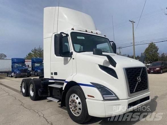 Volvo VNL64T300 Autotractoare