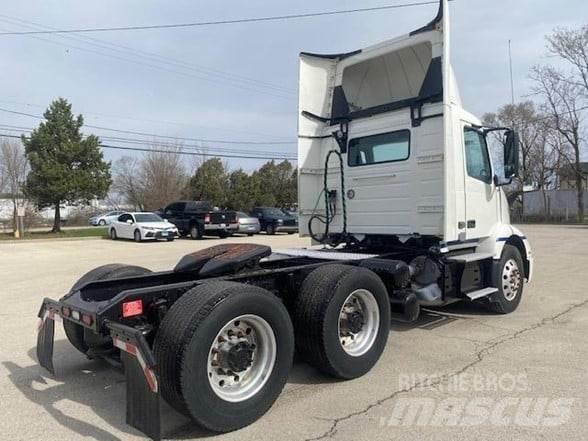 Volvo VNL64T300 Autotractoare