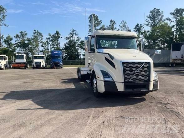Volvo VNL64T300 Autotractoare