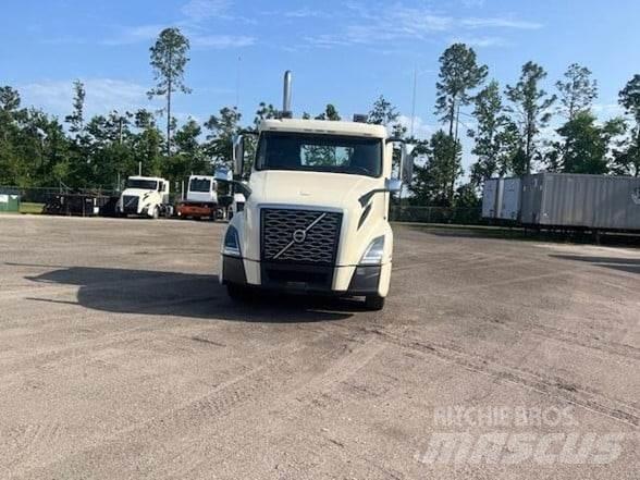 Volvo VNL64T300 Autotractoare
