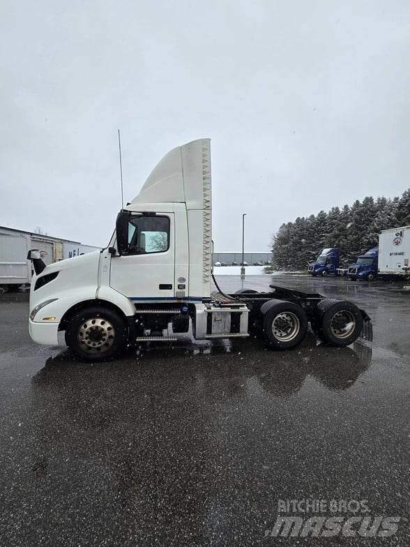 Volvo VNR64T300 Autotractoare