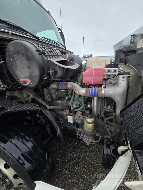 Volvo VNR64T300 Autotractoare