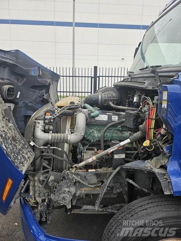 Volvo VNR64T300 Autotractoare