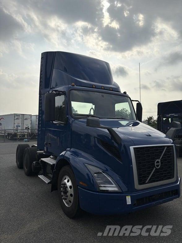 Volvo VNR64T300 Autotractoare