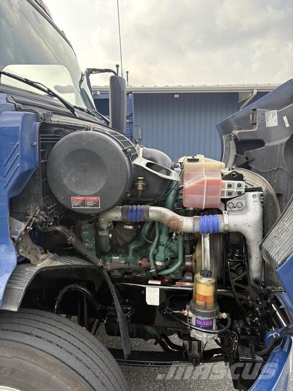 Volvo VNR64T300 Autotractoare