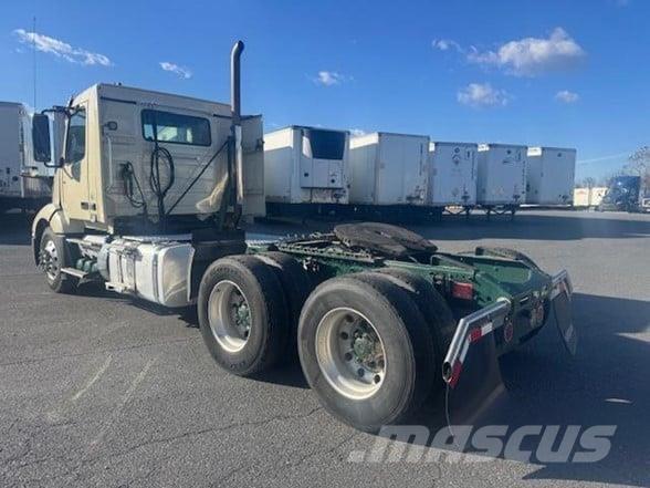 Volvo VNR64T300 Autotractoare