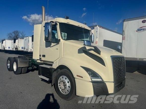 Volvo VNR64T300 Autotractoare