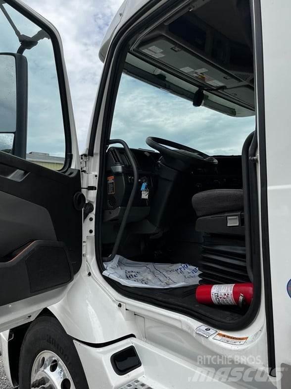 Volvo VNR64T640 Autotractoare