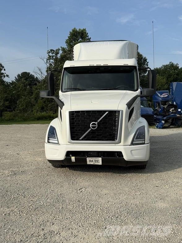 Volvo VNR64T640 Autotractoare