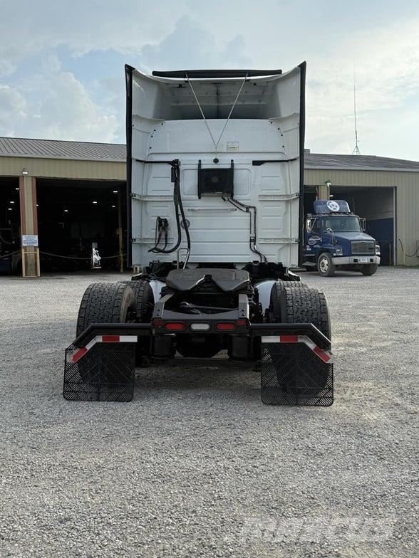Volvo VNR64T640 Autotractoare