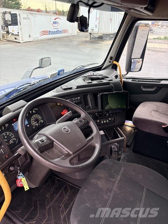 Volvo VNR64T640 Autotractoare