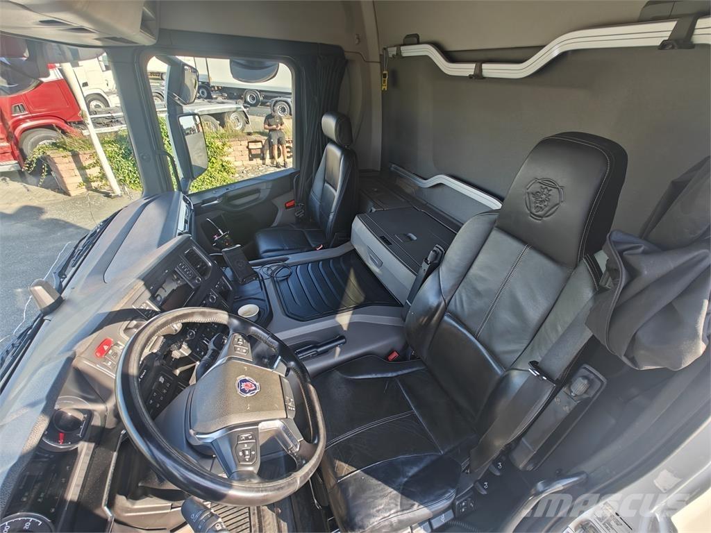 Scania P370 Camion cu incarcator