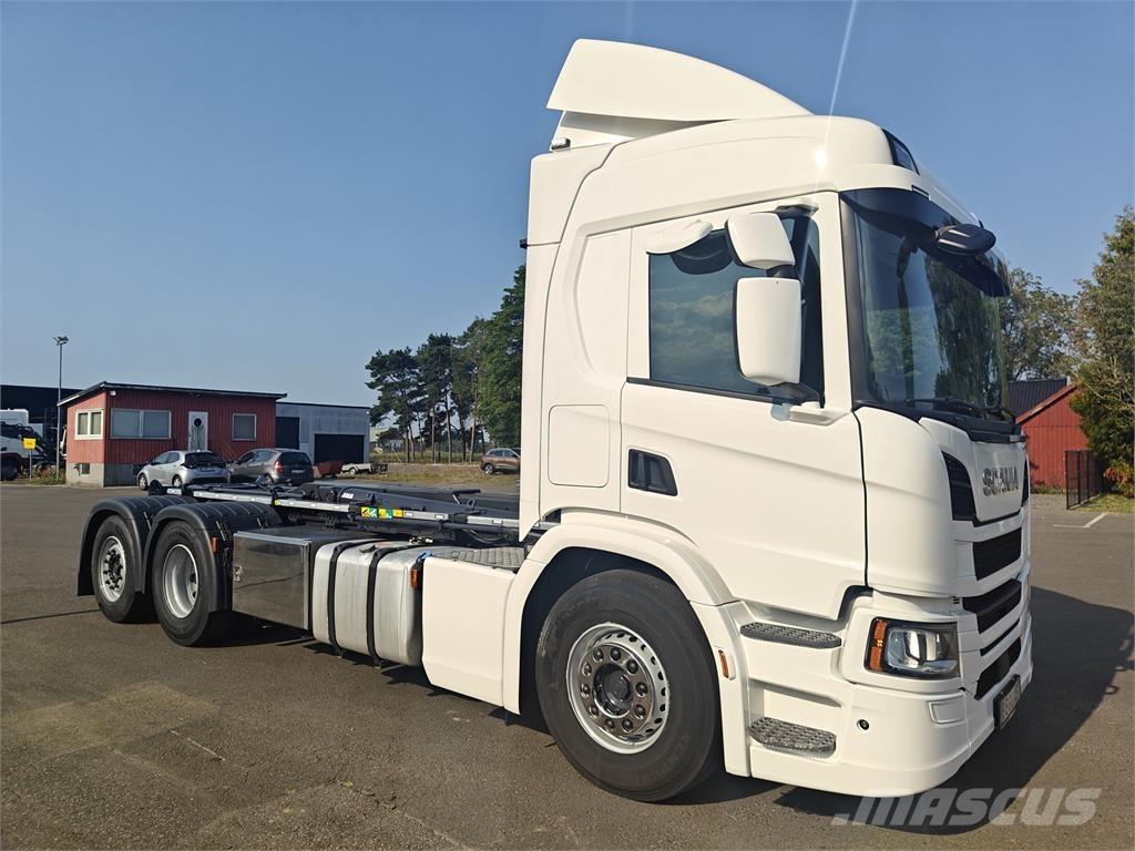 Scania P450 Camion cu carlig de ridicare