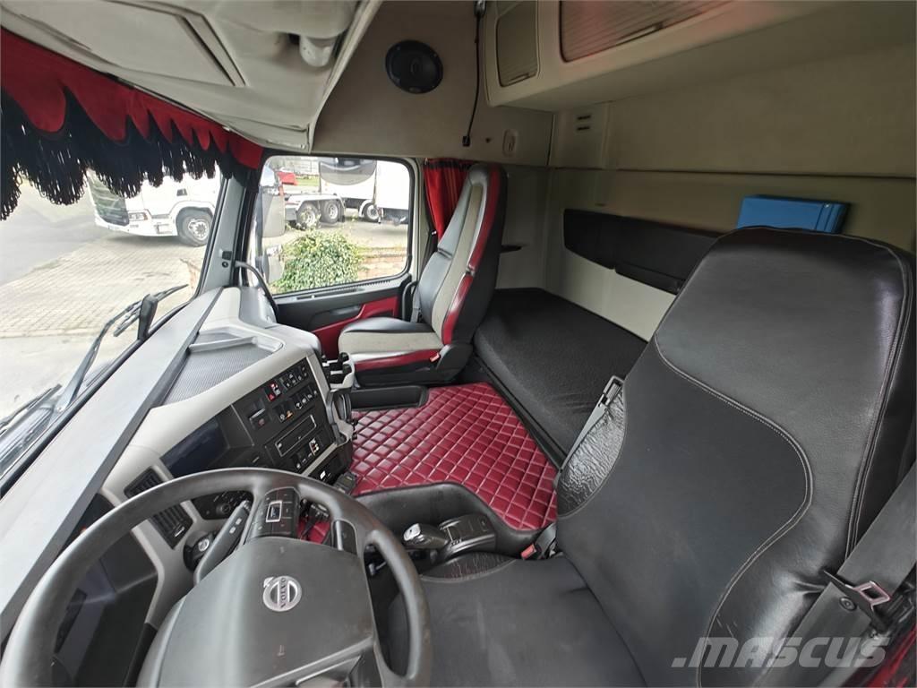Volvo FM460 Camion cu carlig de ridicare
