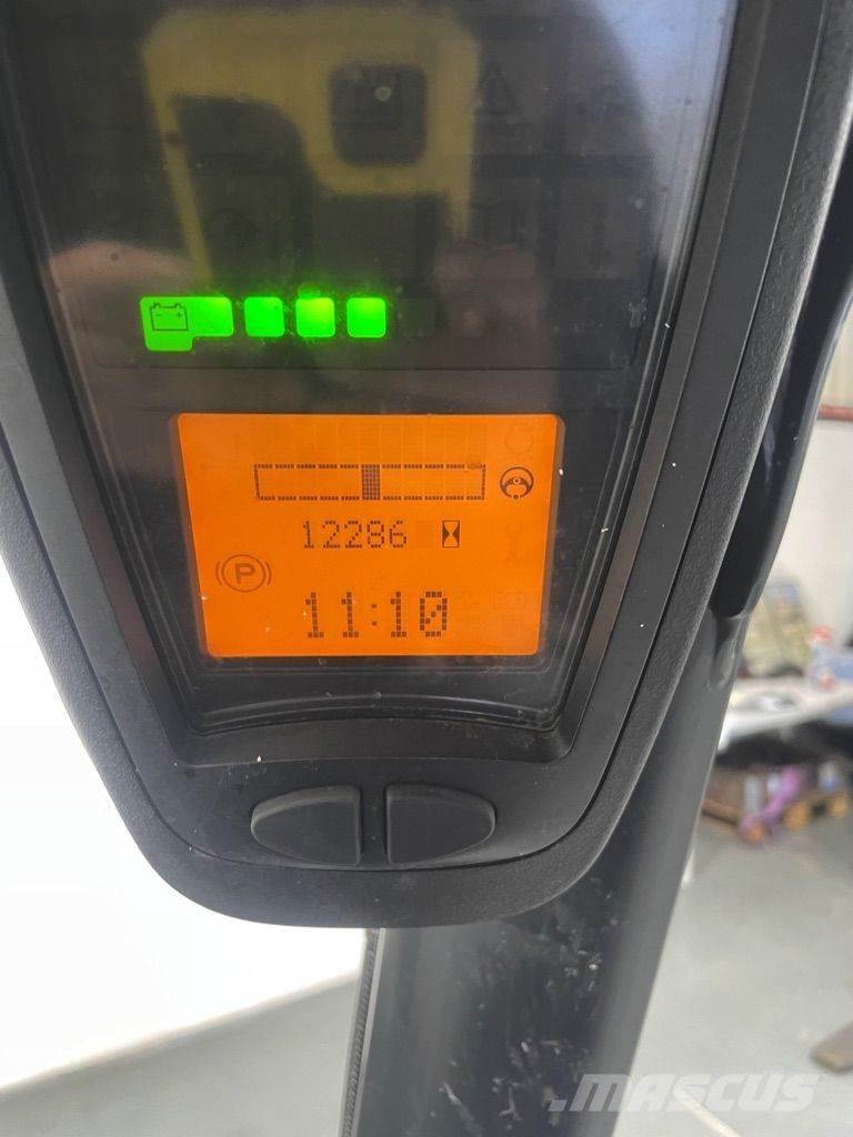 Linde E16L-386-EVO Stivuitor electric