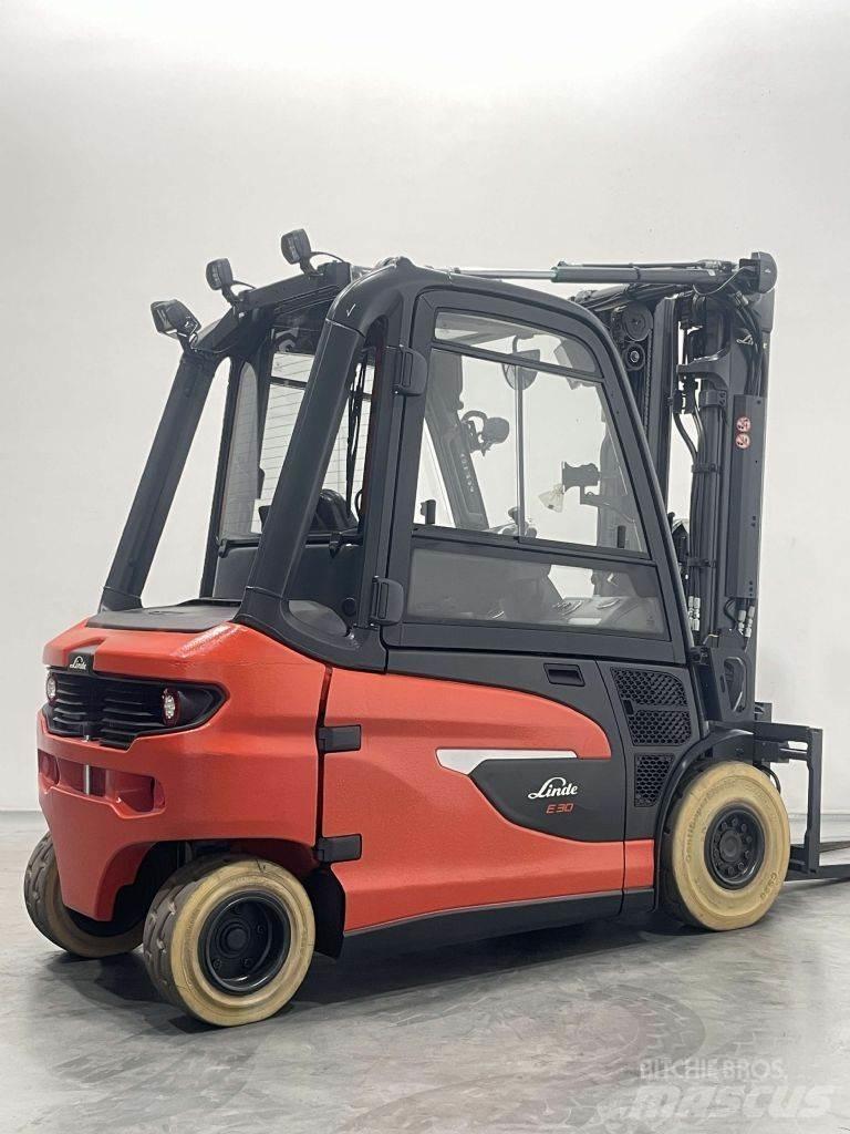 Linde E30L-01-1252 Stivuitor electric