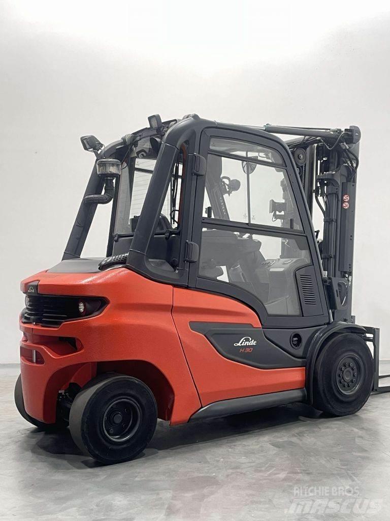 Linde H30D-01-1202 Stivuitor diesel