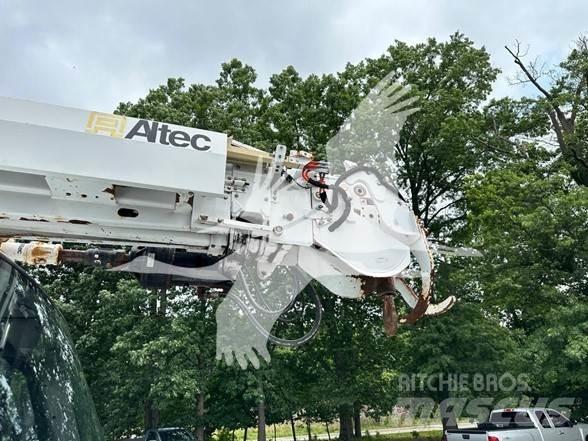 Altec DM47BTR Platforme aeriene montate pe camion