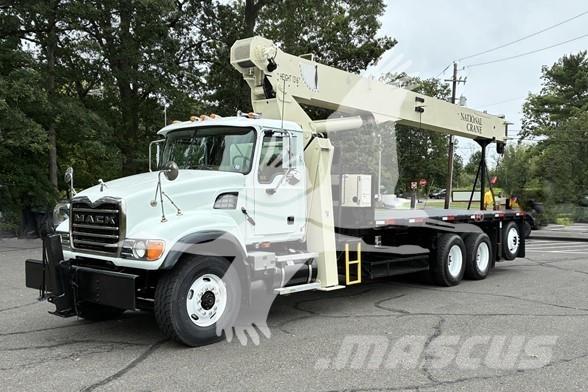 National 900A Camioane cu macara