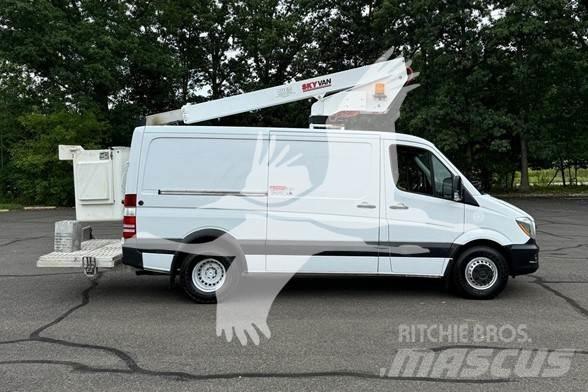Skyvan UVN35A Platforme aeriene montate pe camion